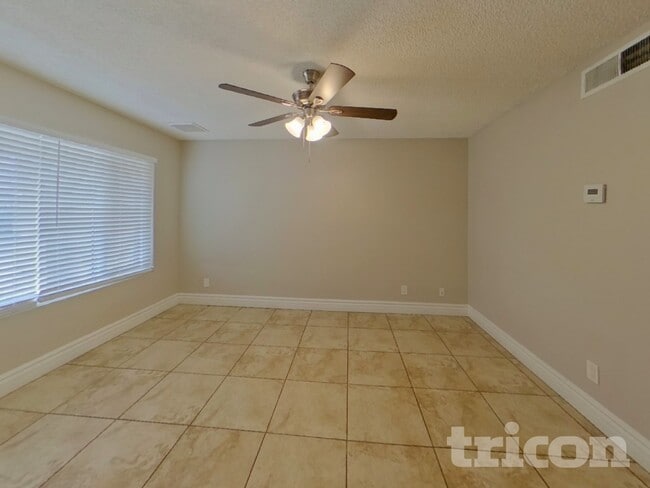 Building Photo - 9833 N 47th Dr