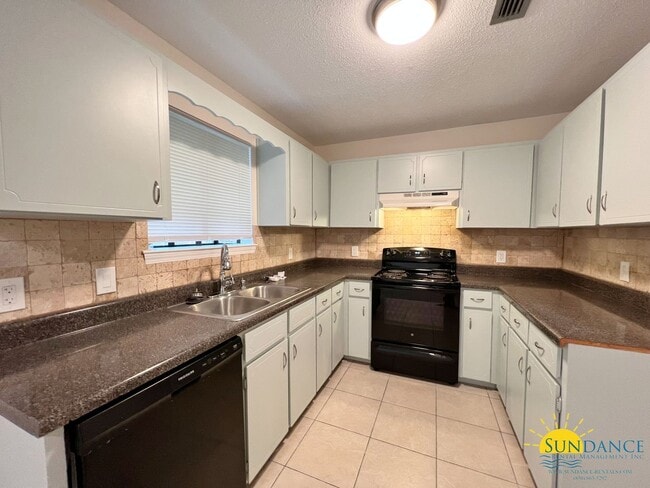 Building Photo - Great 3 bedroom family home in the heart of Destin!