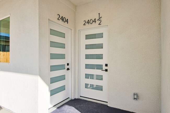 Building Photo - 2404 Cochran Ave