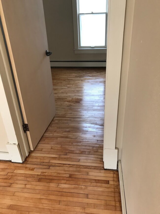 BR2 Flooring - 813 Milwaukee St