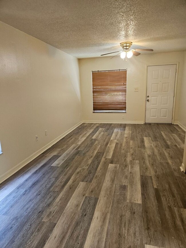 Building Photo - Southbrooke condo