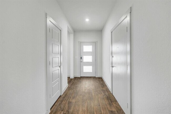 Foto del edificio - 3024 Louris Ln