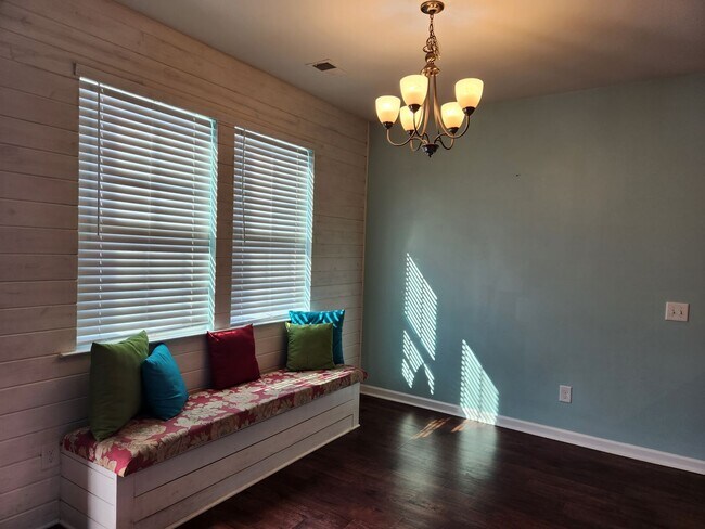 Foto del edificio - True Southern Living In Lindera Preserve!