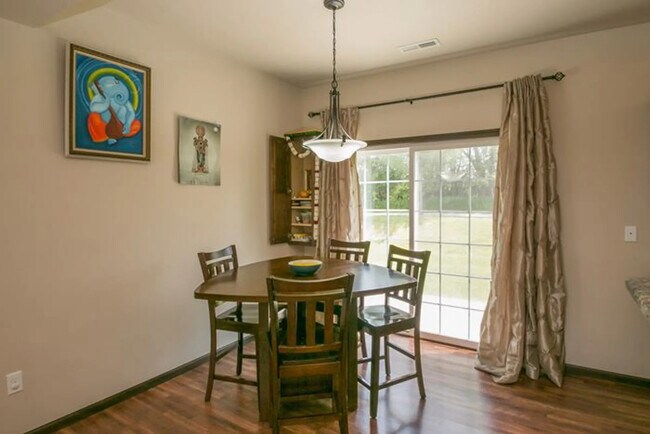 Foto del edificio - 1672 Burr Dr