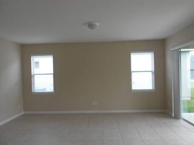 Foto del edificio - 3 br, 2 bath House - 12751 CALDERDALE AVENUE