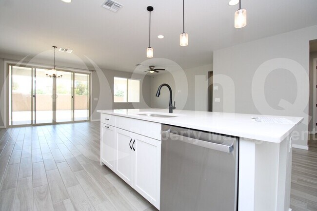 Foto del edificio - 40307 W Michaels Dr