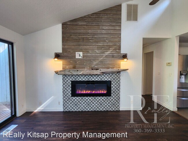 Foto del edificio - 3 br, 2 bath House - 27593 Woodside Rd Ne