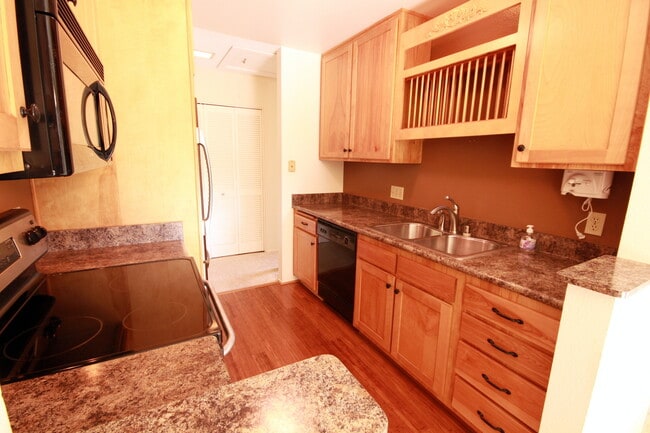 Building Photo - 4075 Rosenda Ct