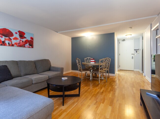 Foto del edificio - 233 E Erie St