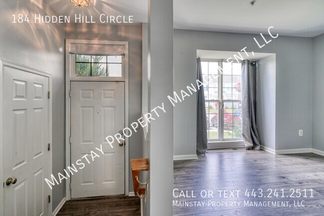 Building Photo - Beautifully Updated 3 Bedroom Townhome!