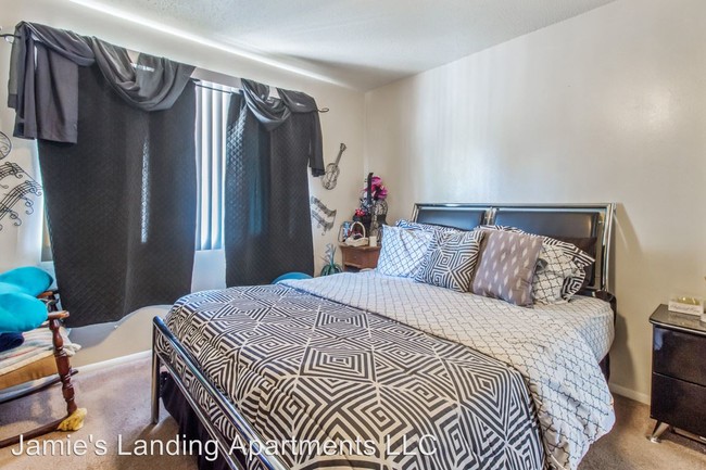 Building Photo - 1 br, 1 bath Apartment - 1701 NW 46th St.