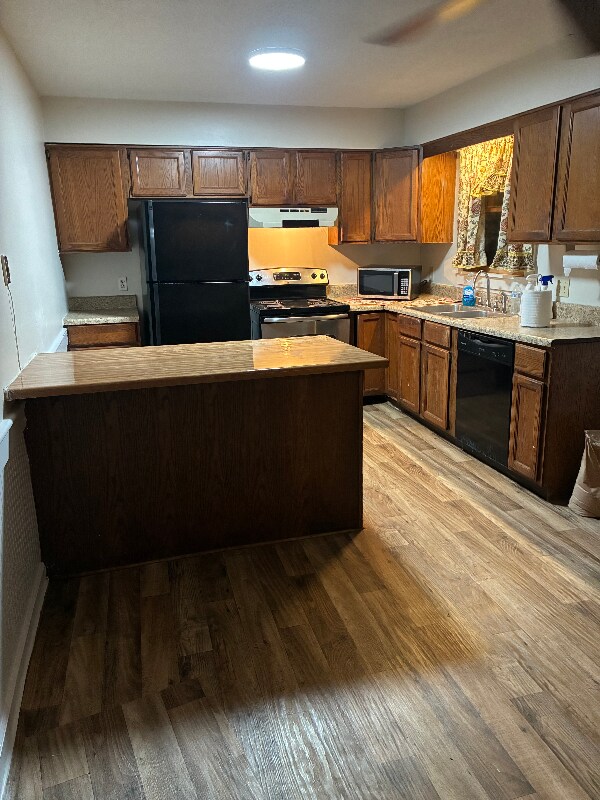 Building Photo - 3 Greywood Dr