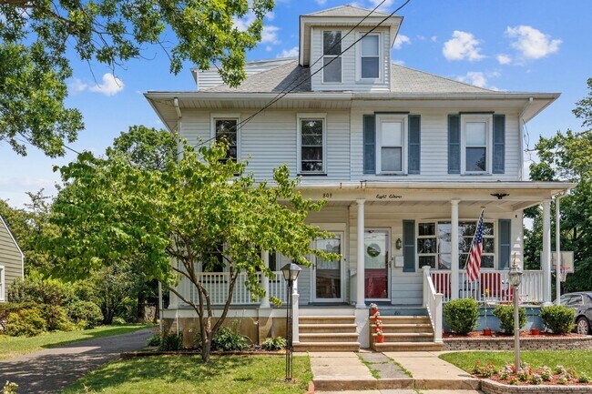Building Photo - 4 Bed 2 Bath Home - 2 blocks from Newton L...