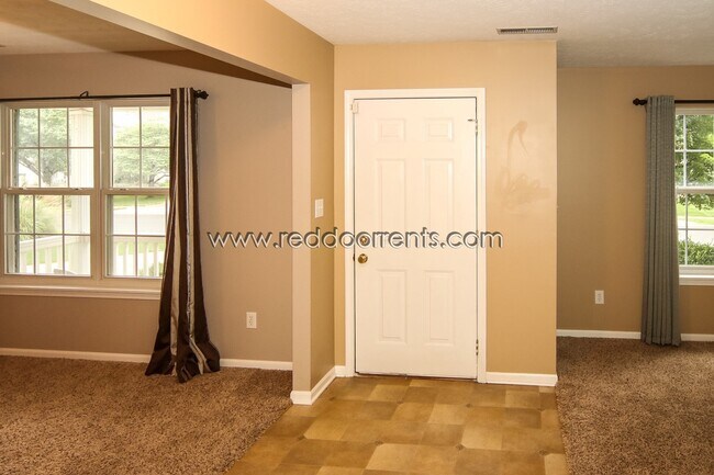 Building Photo - Fabulous Fishers Home!