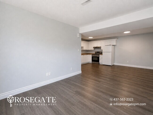 Photo du bâtiment - Pet-Friendly 2-Bedroom Basement Apartment with 2 Parking Spaces & Backyard – Barrie