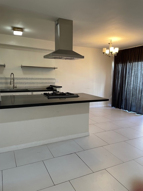 Foto del edificio - 944 N Orange Grove Ave