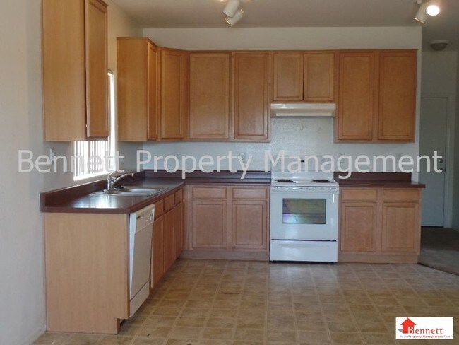 Building Photo - 41165 N Cambria Dr