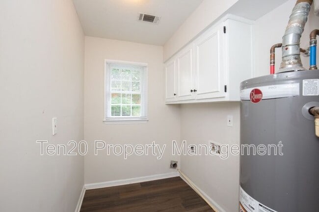 Building Photo - 4065 Windtree Ln