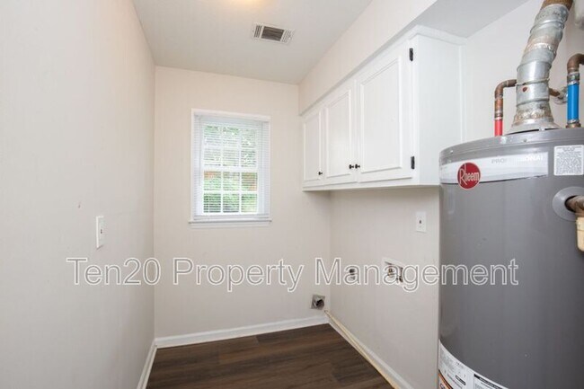 Foto del edificio - 4065 Windtree Ln
