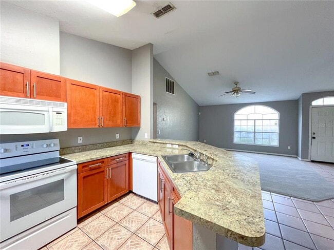 Building Photo - 2240 SW 41st Ln