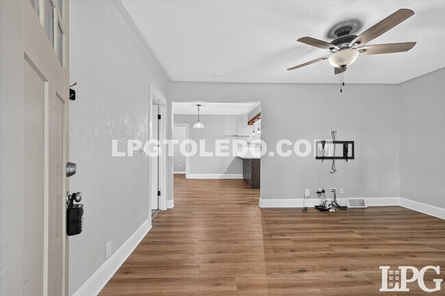 Foto del edificio - 2428 Bucklew Dr