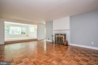 Building Photo - 3313 W Coquelin Terrace