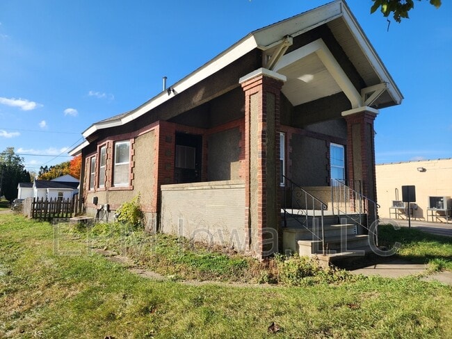 Building Photo - 2019 Falls Ave