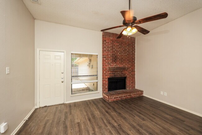Foto del edificio - 2605 Hartford Ln