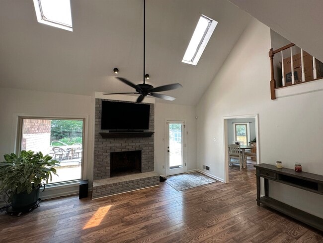 Building Photo - 9118 Fox Ridge Rd
