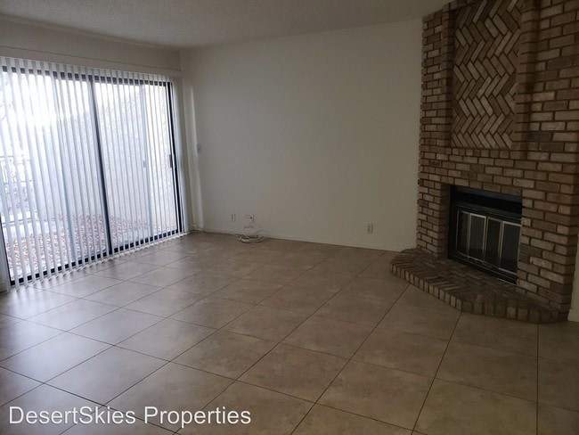 Building Photo - 2 br, 1.5 bath House - 429 W Avenue J5 Unit 7