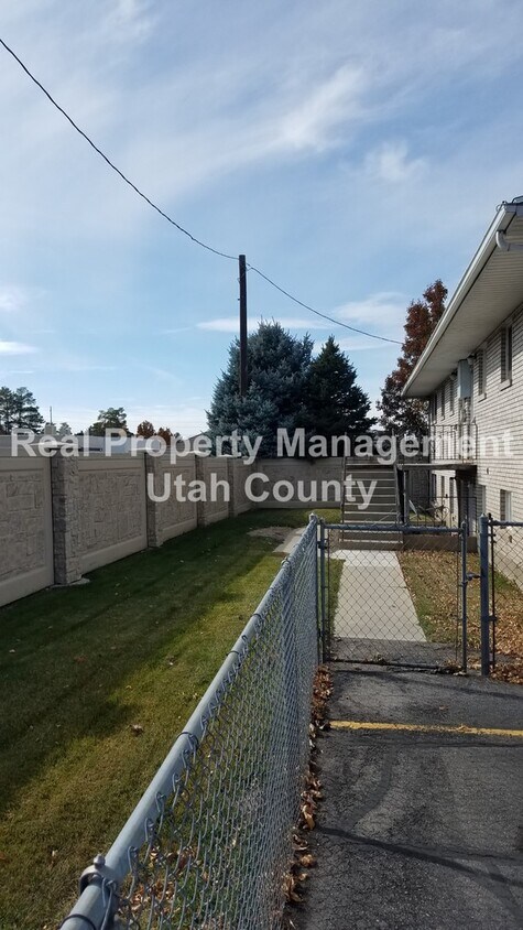 Building Photo - Orem 4-Plex