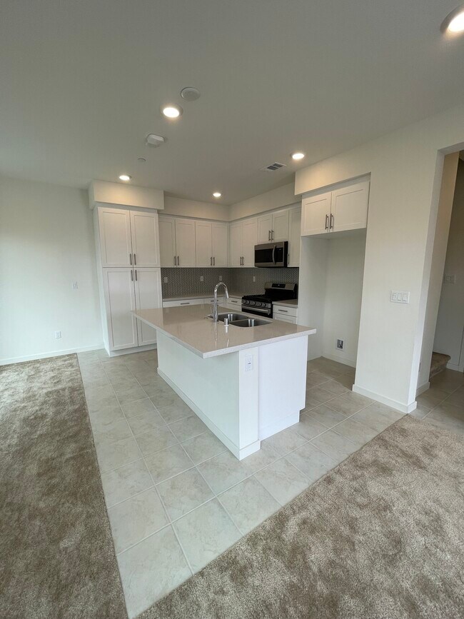Isla - 3620 S Allston Paseo
