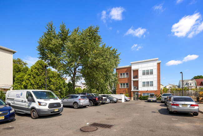 Building Photo - 84-86 Astor Street