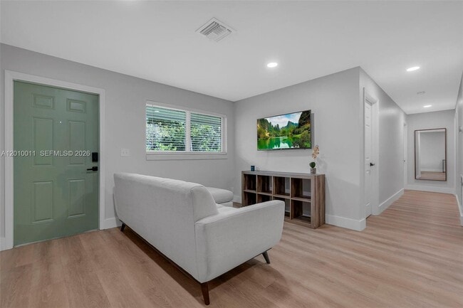Foto del edificio - 700 NW 18th St