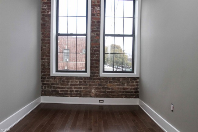 Building Photo - 1070 Cypress Ave
