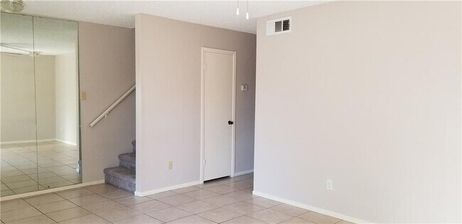 Foto del edificio - 5022 Meandering Ln