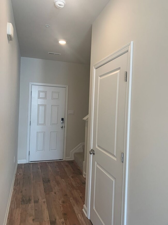Building Photo - Locust Run Townhouse, Northeastern SD-3 Be...