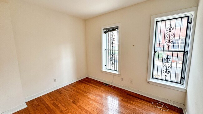 Foto del edificio - 1617 W Montgomery Ave