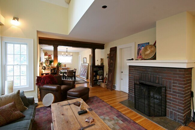 Foto del edificio - 3910-3912 Thomas Ave South