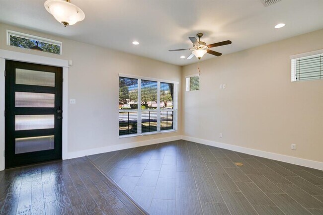 Foto del edificio - 11913 Natures Bend