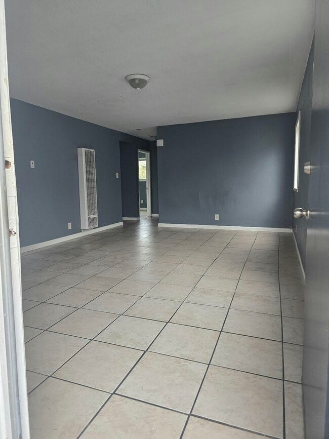 Foto del edificio - 1332 Emeric Ave