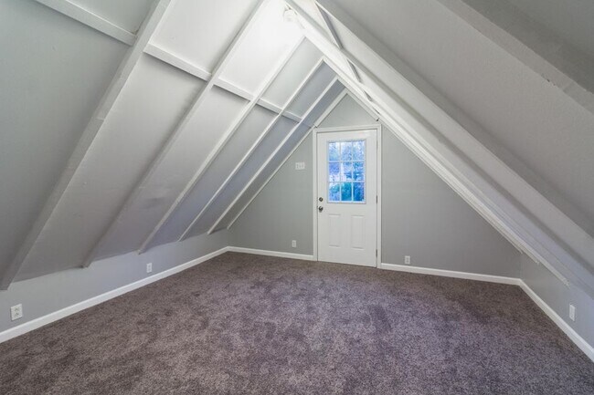Foto del edificio - 219 E Oldham Ave