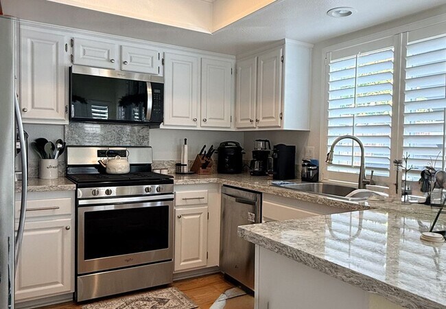 Building Photo - 2165 Canyon Dr