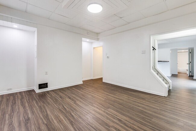 Building Photo - AVAILABLE JUNE - DO NOT MISS OUT ON THIS B...
