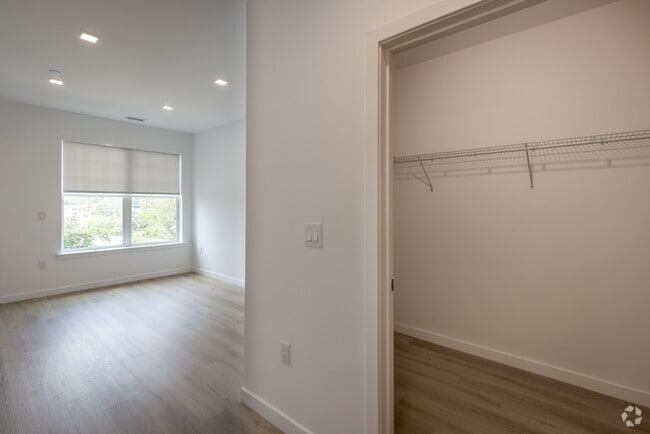 2BR, 2BA - 1,207SF - 110 Washington