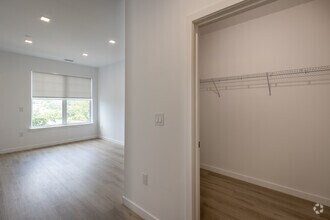 2BR, 2BA - 1,207SF - 110 Washington