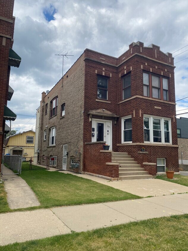 Primary Photo - 4816 W Grace St
