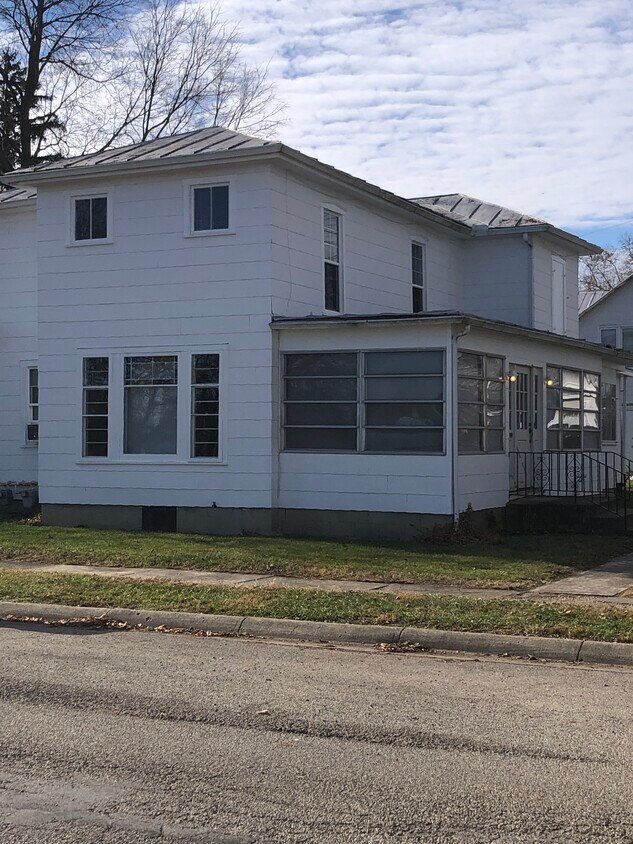 Primary Photo - 215 S Adams St