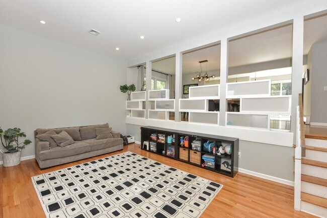 Living Room - 451 Golf Course Dr