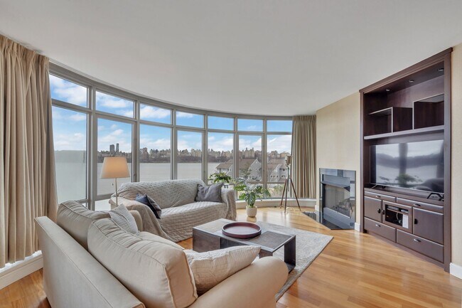 Foto del edificio - 8100 River